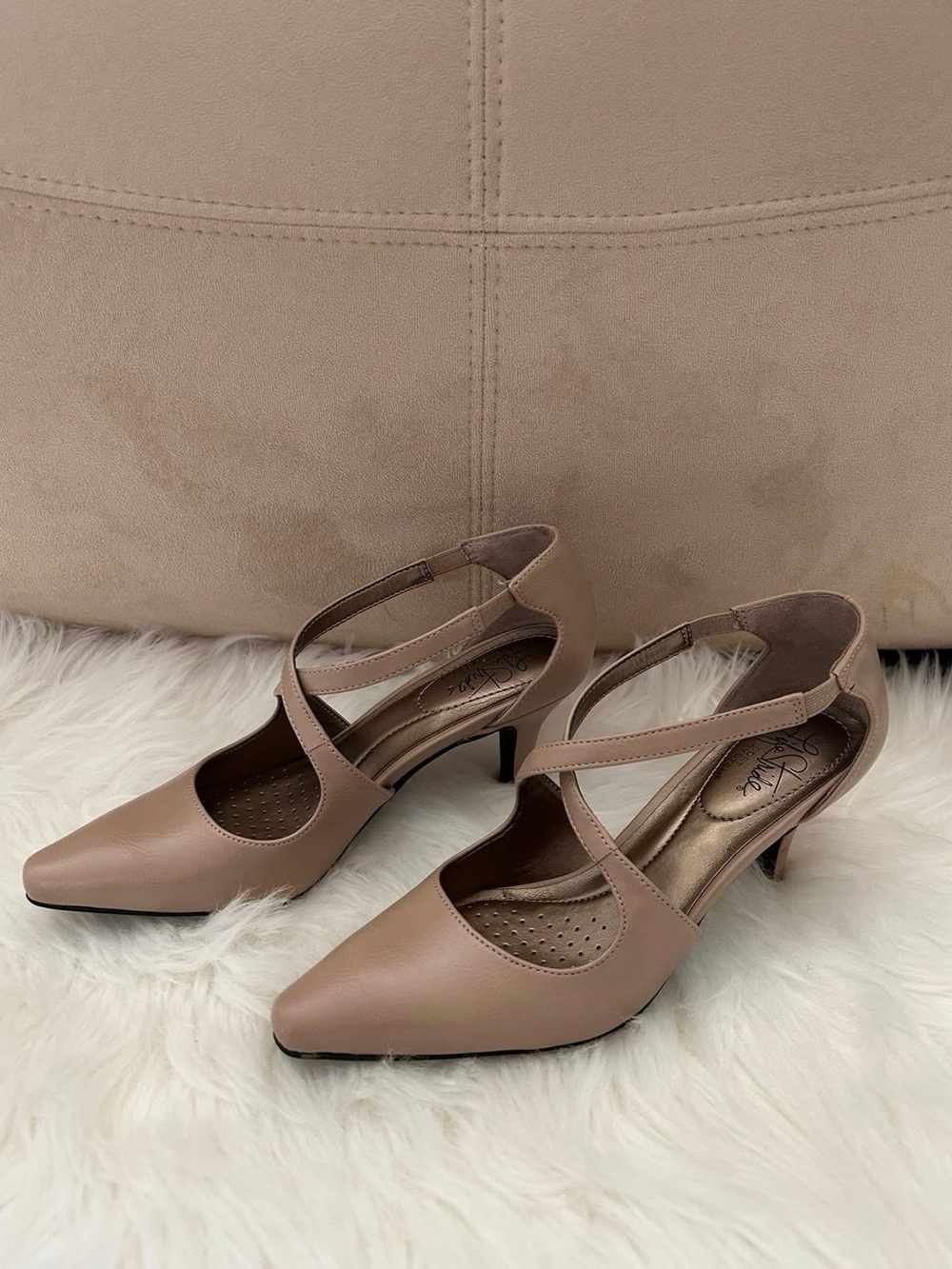 NEW LifeStride Soft System Simply Comfortable Dressy, Classy Nude Heels
